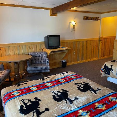 熔岩山小屋酒店 杜波依斯 外观 照片